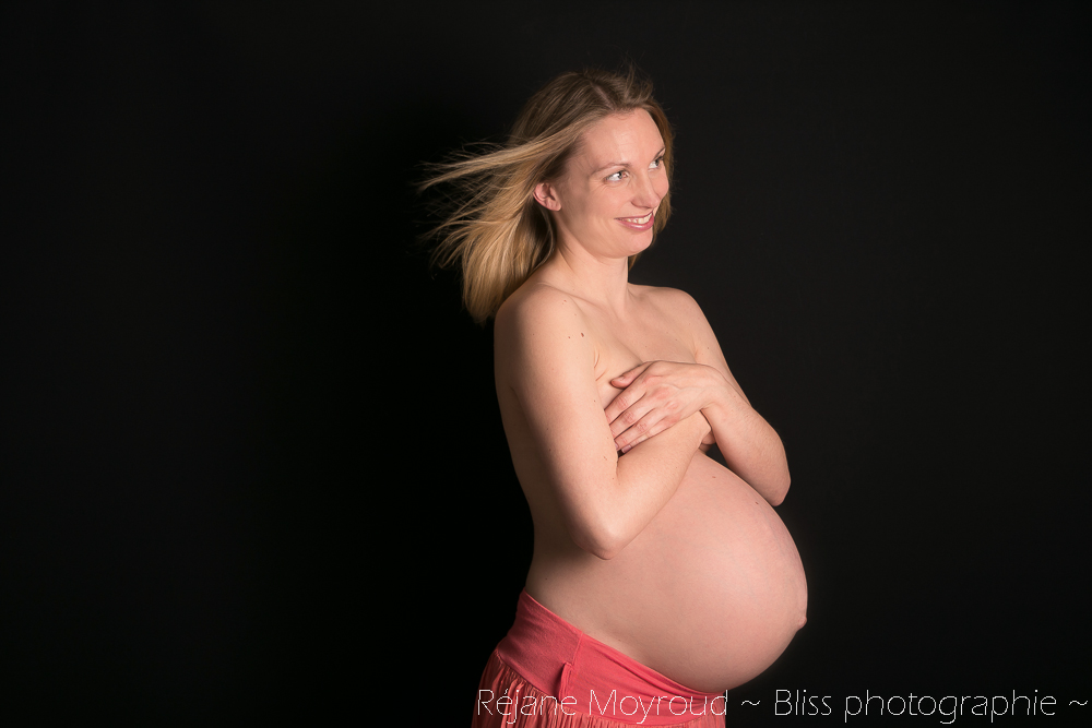 grossesse maternité Montpellier gard Hérault studio noir et blanc enfant bébé Nimes ventre rond_-18