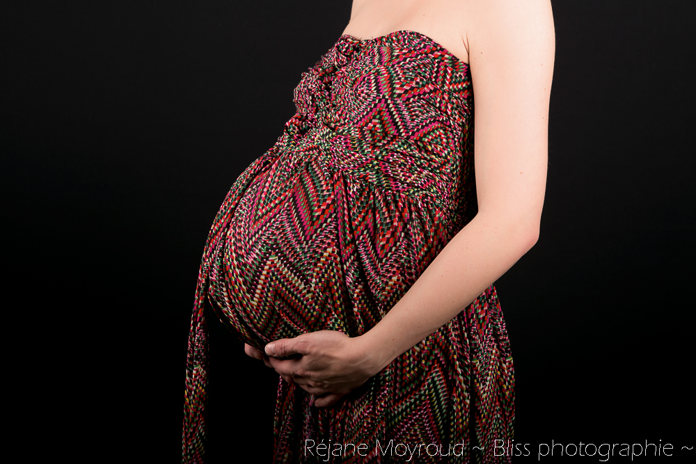 grossesse maternité Montpellier gard Hérault studio noir et blanc enfant bébé Nimes ventre rond_-26