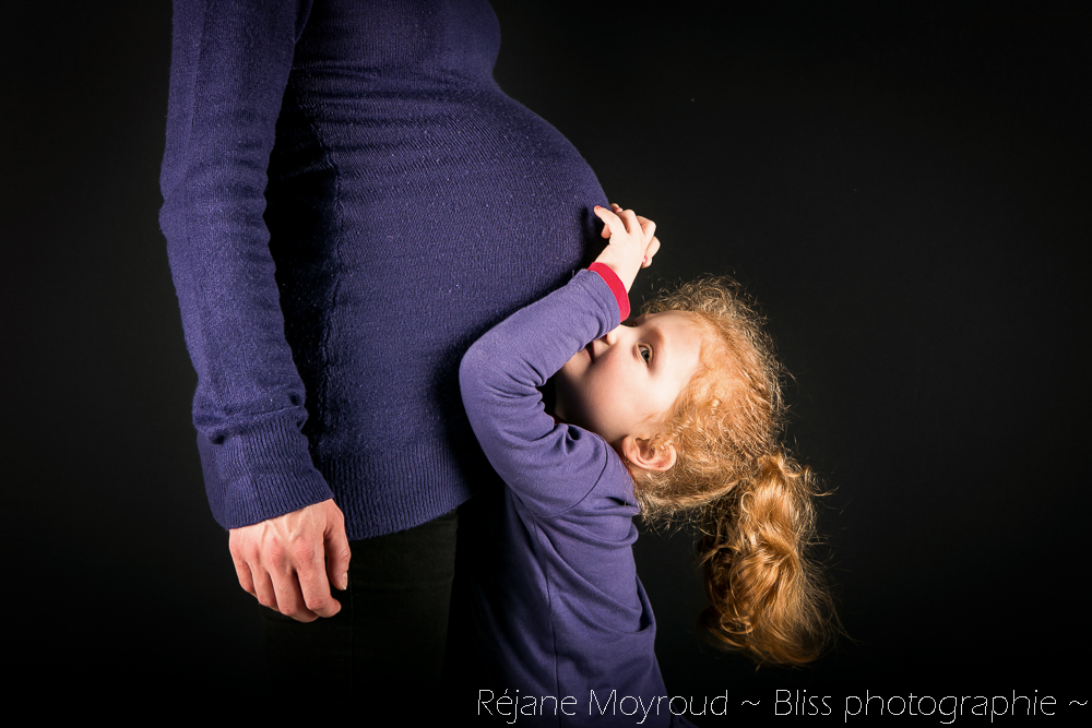 grossesse maternité Montpellier gard Hérault studio noir et blanc enfant bébé Nimes ventre rond_-3