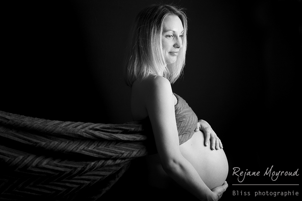 photographe studio grossesse maternité Montpellier Nimes lunel Mauguio bébé enfant nourrisson nue Valergues