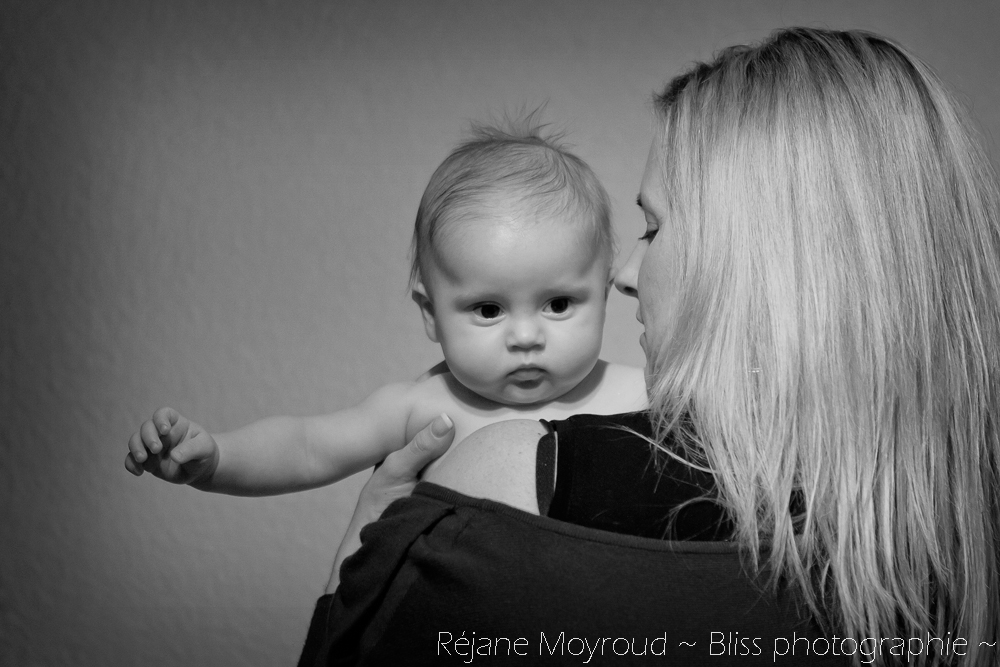 photographe maternité maman bébé nourrisson Montpellier gard Herault Lunel Nimes grossesse maman enfant accouchement naturel Réjane Moyroud Bliss photographie-24