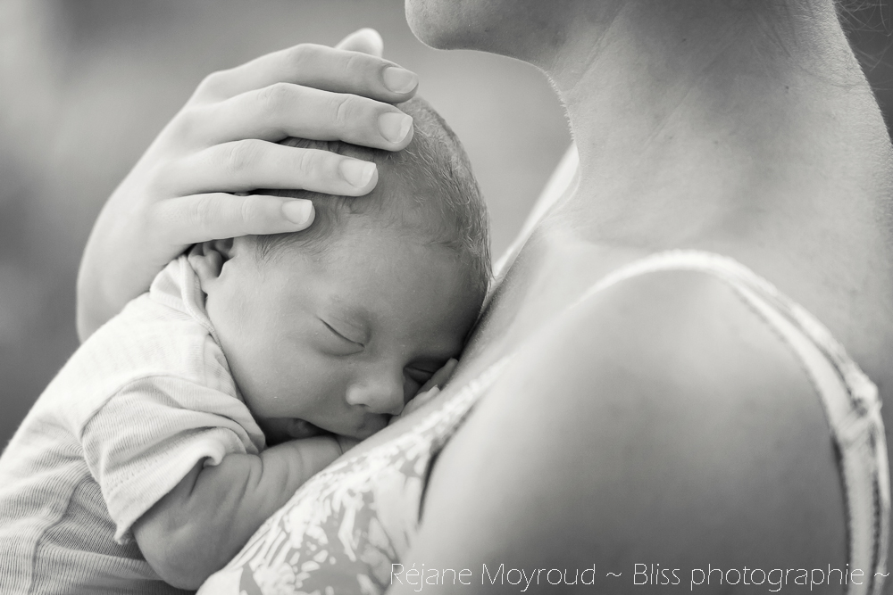 photographe maternité maman bébé nourrisson Montpellier gard Herault Lunel Nimes grossesse maman enfant accouchement naturel Réjane Moyroud Bliss photographie-5