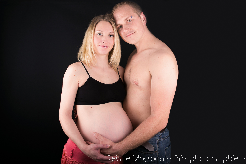 grossesse maternité Montpellier gard Hérault studio noir et blanc enfant bébé Nimes ventre rond_-21