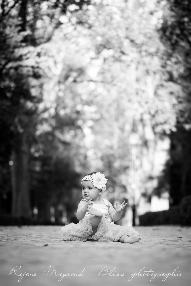 Réjane-Moyroud-photographe-famille-Montpellier-Lansargues-Enfant-bébé-baptême-Gard-fille-ballon-tutu-12