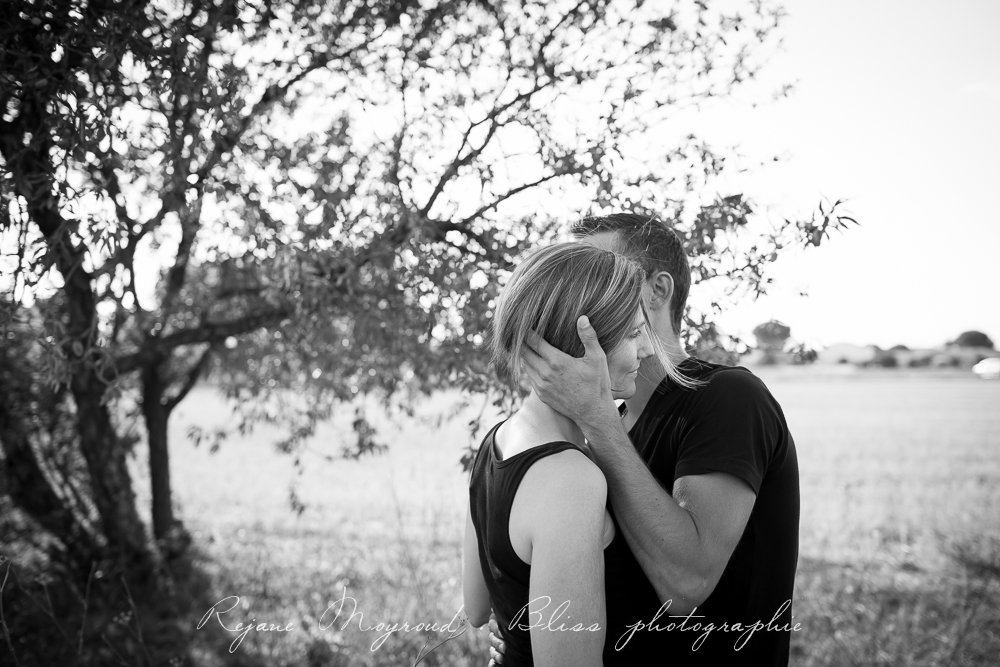 photographe-Montpellier-couple-mariage-studio-Lansargues-amour-noir-blanc-naturelle-Hérault-Gard-boudoir-11