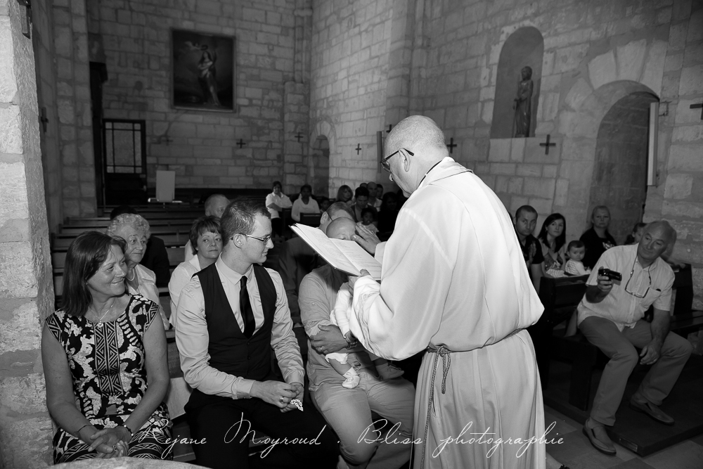 photographe-baptême-Montpellier-Hérault-Nimes- Gard-cérémonie-église-Enclos de la Croix - Lansargues-12