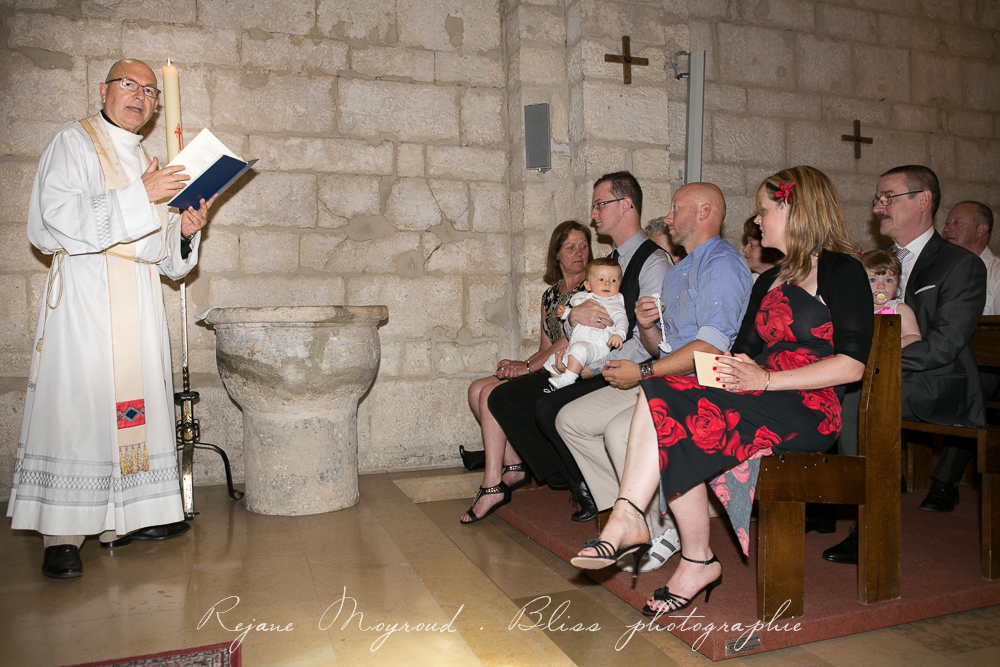 photographe-baptême-Montpellier-Hérault-Nimes- Gard-cérémonie-église-Enclos de la Croix - Lansargues-14