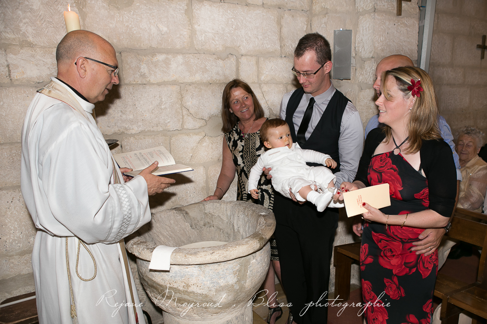 photographe-baptême-Montpellier-Hérault-Nimes- Gard-cérémonie-église-Enclos de la Croix - Lansargues-25