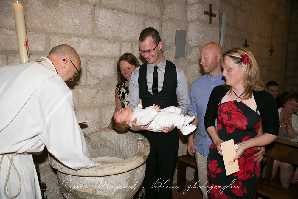 photographe-baptême-Montpellier-Hérault-Nimes- Gard-cérémonie-église-Enclos de la Croix - Lansargues-32
