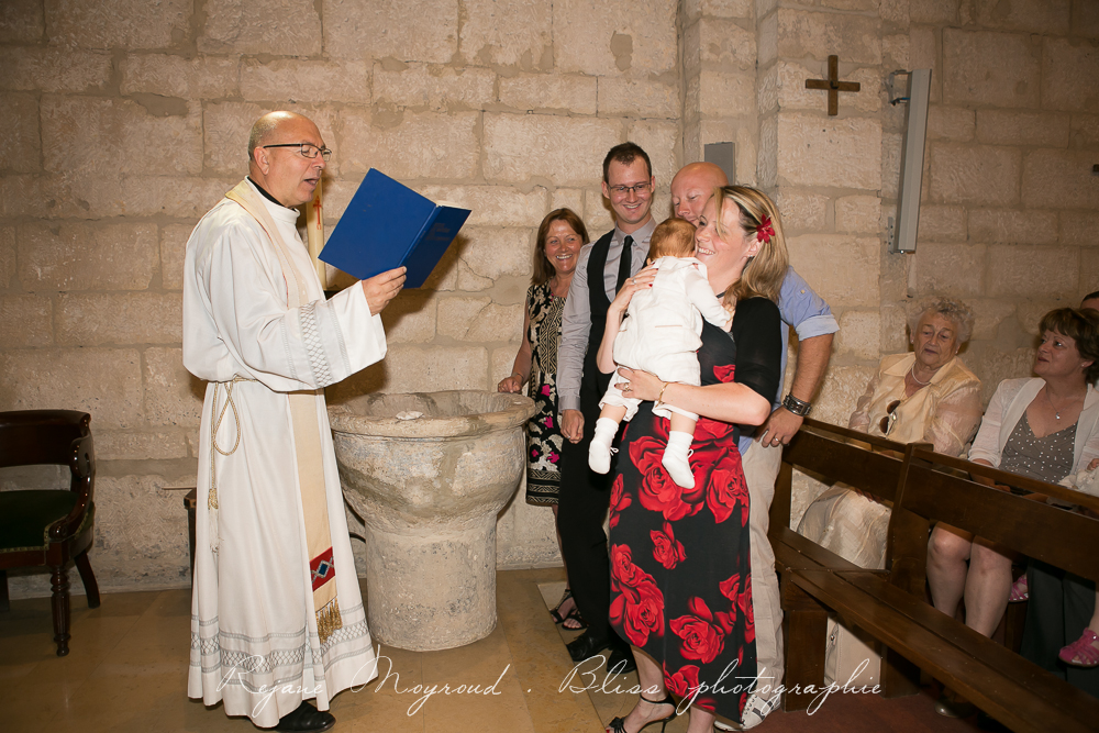photographe-baptême-Montpellier-Hérault-Nimes- Gard-cérémonie-église-Enclos de la Croix - Lansargues-43