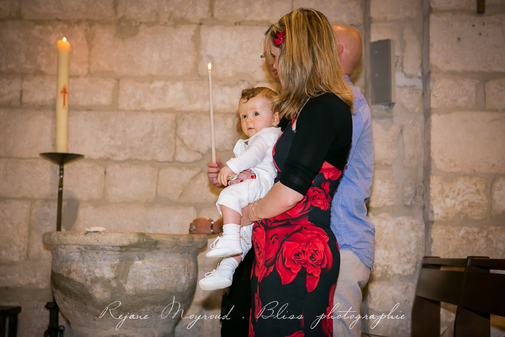 photographe-baptême-Montpellier-Hérault-Nimes- Gard-cérémonie-église-Enclos de la Croix - Lansargues-49