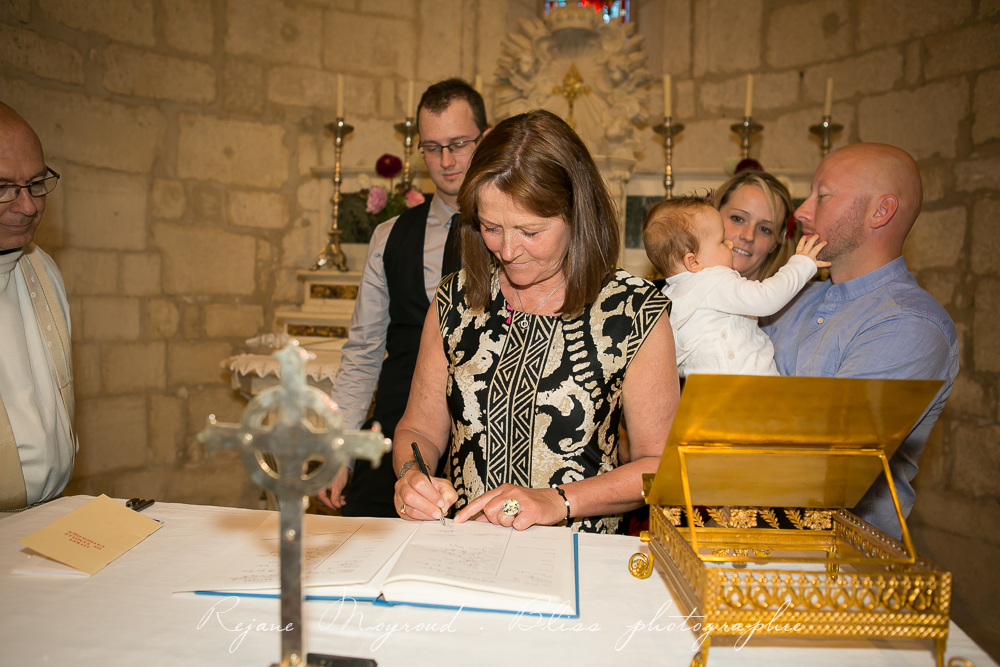 photographe-baptême-Montpellier-Hérault-Nimes- Gard-cérémonie-église-Enclos de la Croix - Lansargues-62