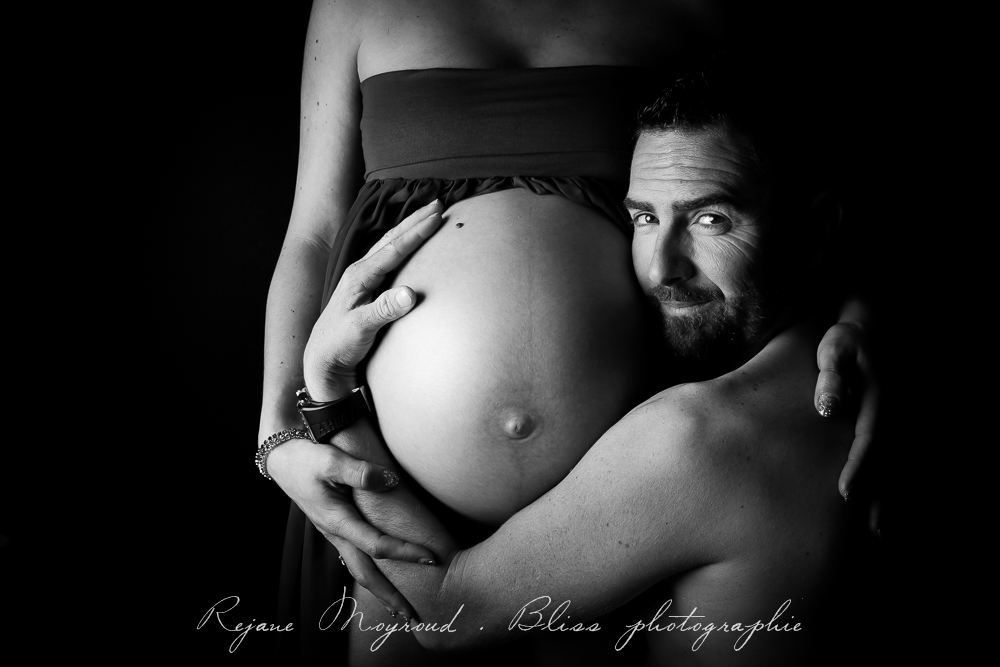 gphoto de grossesse avec le papa - Montpellier -studio-photographe